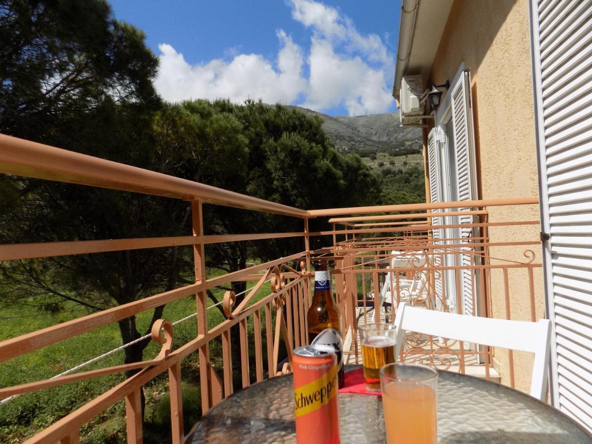Afrodite Spacious Apartments! Agia Efimia Extérieur photo