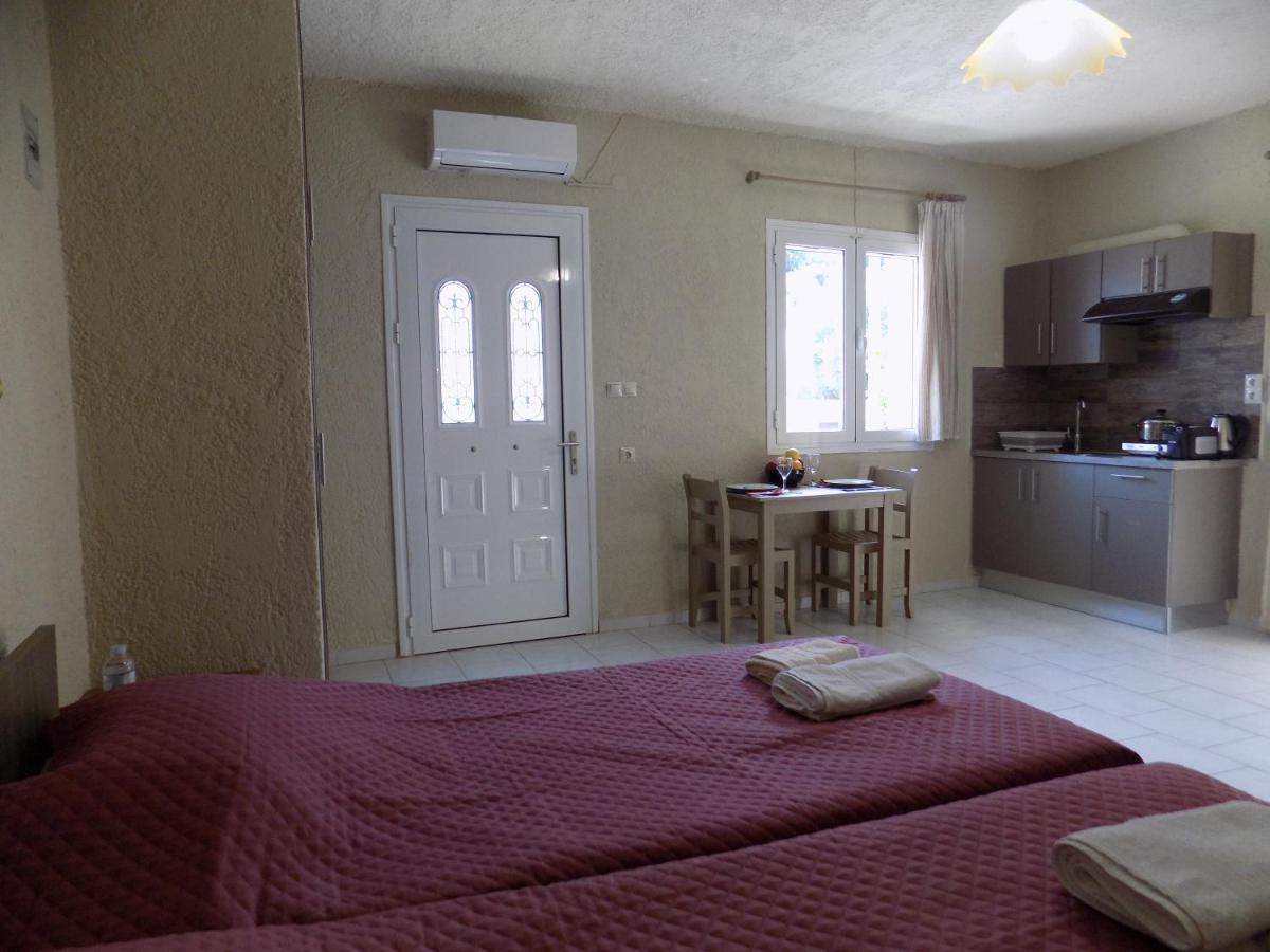 Afrodite Spacious Apartments! Agia Efimia Extérieur photo